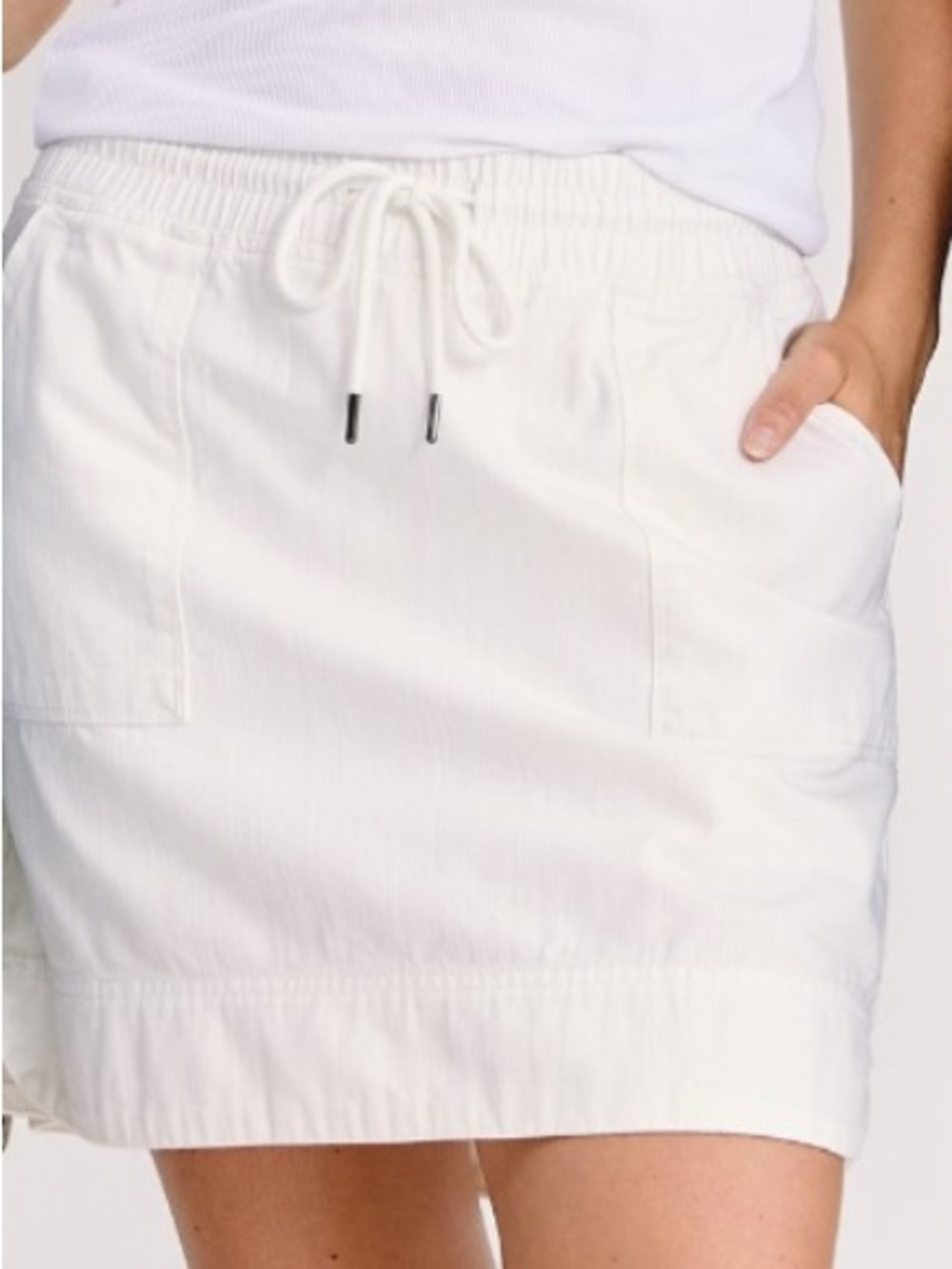 32° cool women’s white jeans, skort. Size XL. NWT.